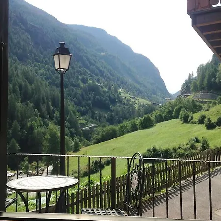 Julia Mit Sauna 度假居 Eisten