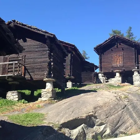 Julia Mit Sauna Eisten