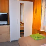 Julia Mit Sauna *