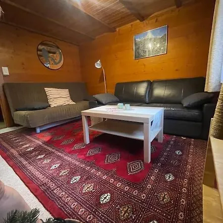 Julia Mit Sauna