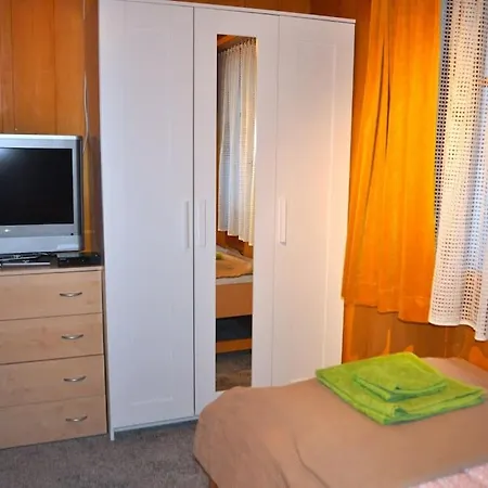 Julia Mit Sauna *